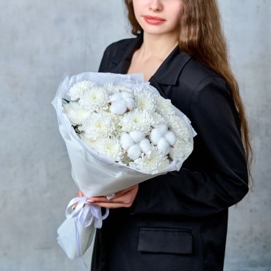 Букет из хризантем с хлопком