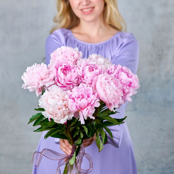 Букет из 11 пионов