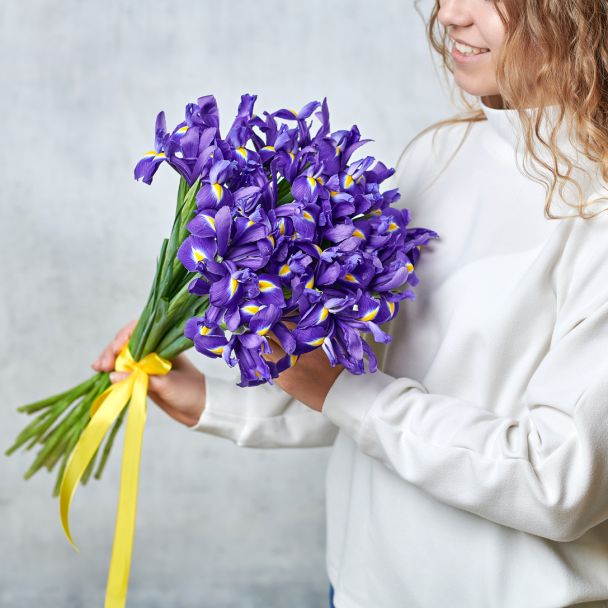 Букет из 15 ирисов