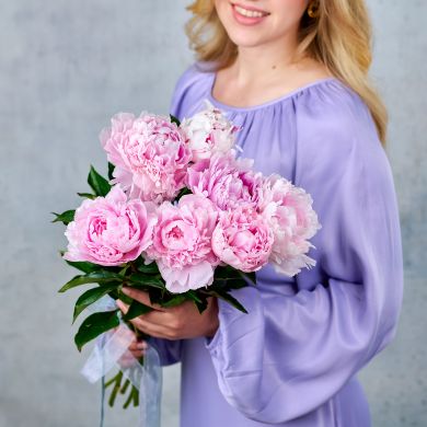 Букет из 7 пионов