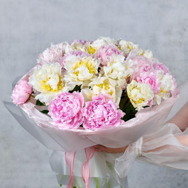 Букет из 25 пионов