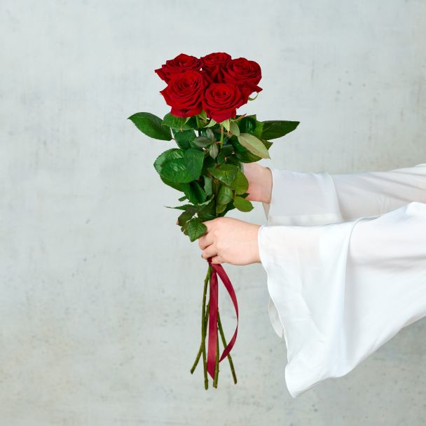 Букет из 5 красных  Российских роз