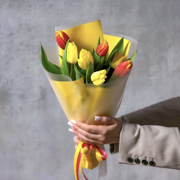 Букет из 7 тюльпанов микс