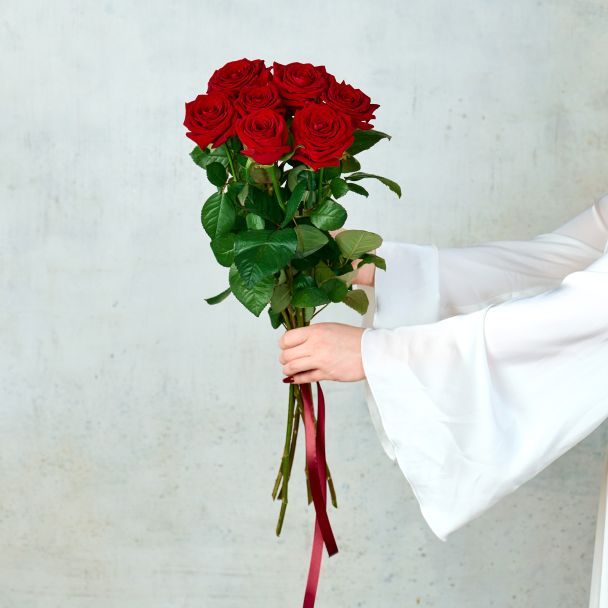 Букет из 7 красных  Российских роз