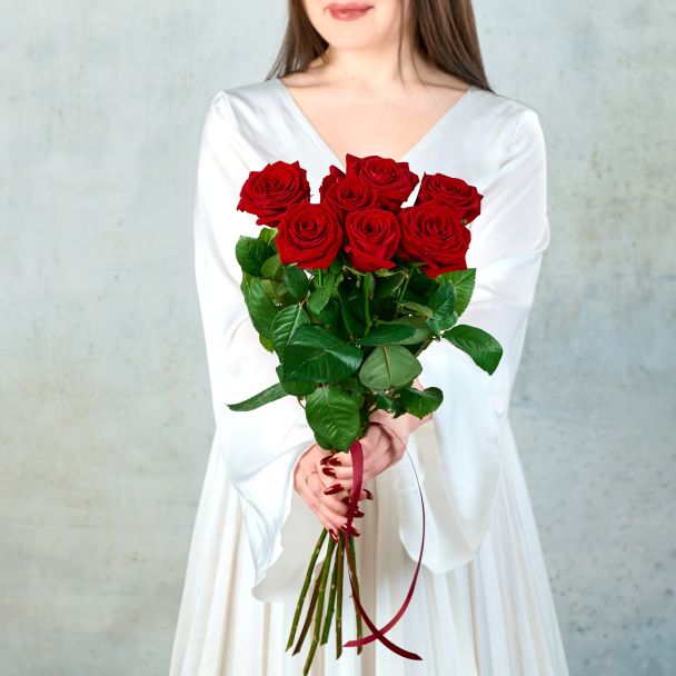 Букет из 7 красных  Российских роз