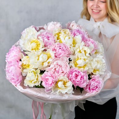 Букет из 25 пионов